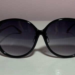 NWT Gucci Black Butterfly Sunglasses with Gradient Lenses